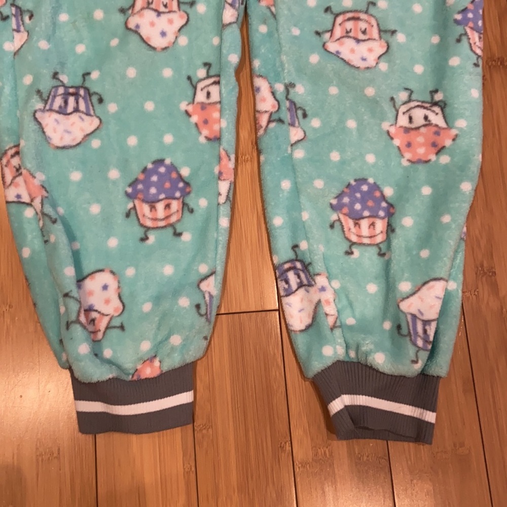 Large Onepiece Pyjama - Picture 4 of 7